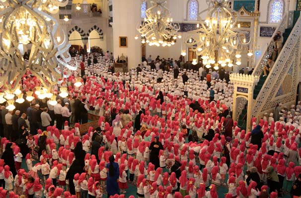 İki bin çocuk cemaatle namaz kıldı 5