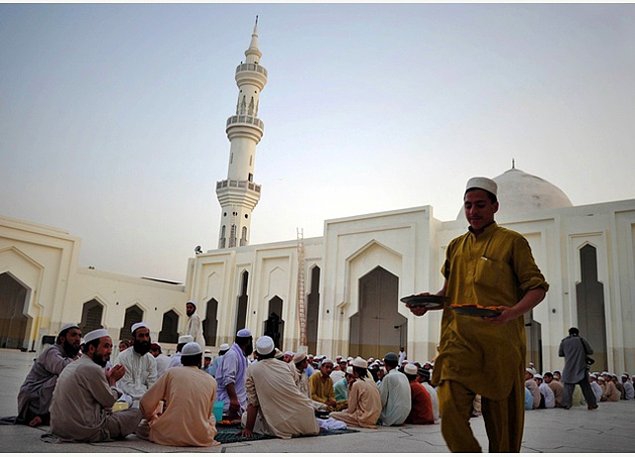 Dünya'dan Ramazan Manzaraları 17
