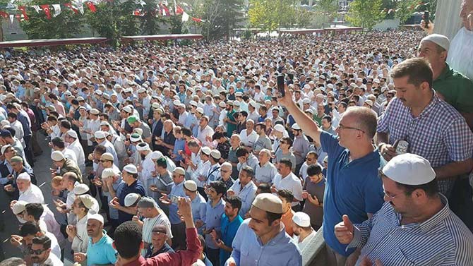 Abdullah Yeğin Ağabeyin cenazesinden 12