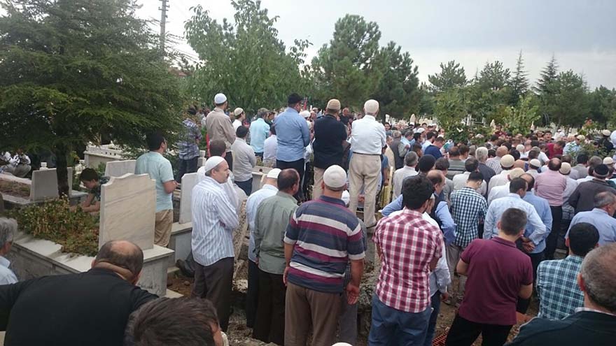 Mahmut Çalışkan Ağabey dualarla ebediyete uğurlandı 11