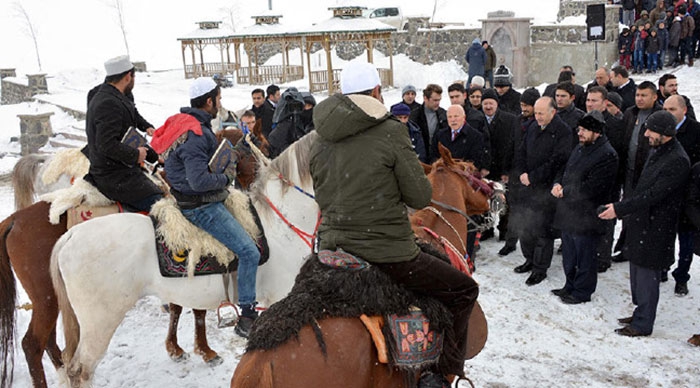 Atlı hafızlar Kur'an okuyarak şehri dolaşıyor 6