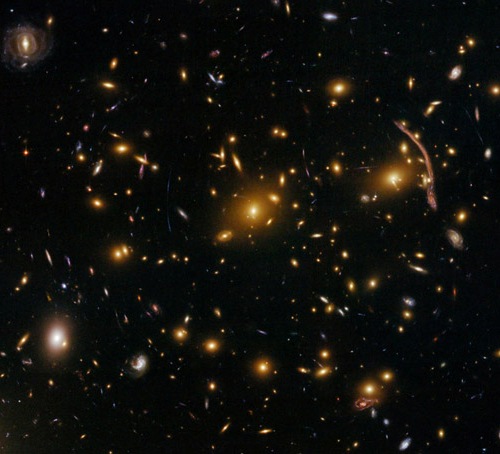 Yeni Hubble'dan Kareler 4