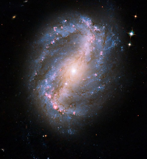 Yeni Hubble'dan Kareler 6