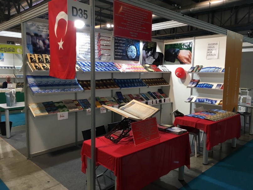 İtalya'da Risale-i Nur standında baş tacı Kur'an ilgisi 4