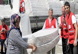 Kızılay selzedelere eşya yardımına başladı