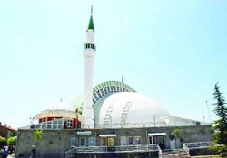 İç içe geşmiş cami