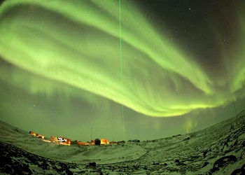 Güneş patladı dünyaya ışıkları yansıdı