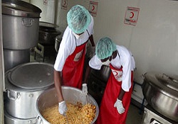 Kızılay'dan günde 10 bin Somalili'ye yemek