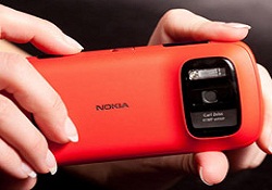 Avea, Nokia 808 PureView'u satışa sundu