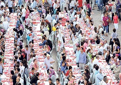 Ramazan'da her sokakta iftar ziyafeti