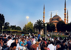 Ramazan hattı 24 saat camilere götürüyor