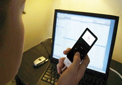 Gençler gözünü internetle açıyor