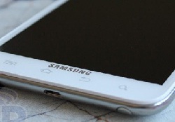 Galaxy S3'ü de sollayacak!