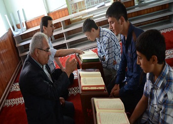 Hafızlığa çalışan çocuğa aile desteği önemli