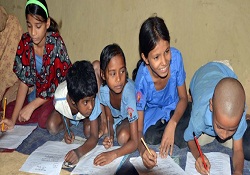 Rohingyalılar, yokluk içinde eğitime devam ediyor