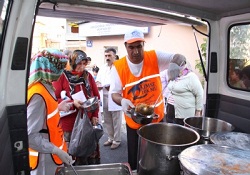 Kimse Yok Mu, günlük bin kişiye iftar veriyor