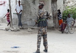 Somali'de günlüğü 5 dolara koruma oluyorlar