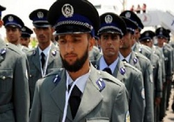 Afganistan'da son 4 ayda 10 bin polis göreve başladı