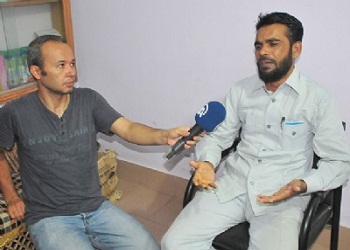 Gözyaşlarıyla Müslümanları yardıma çağırdı