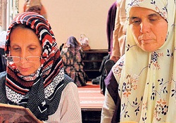 Cami evleri oldu, her gün Kur'an'la gençleşiyorlar