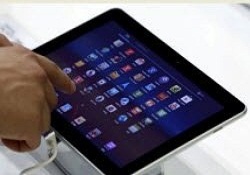 Samsung dev ekranlı tabletin peşinde