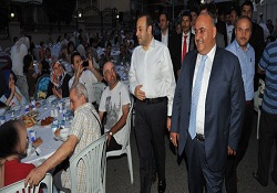 Bağış, 3 bin kişiyle iftar yaptı