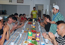 Finlandiyalı Müslümanlar iftarda birleşiyor