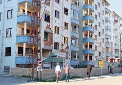 Van'da hasarlı bina bilmecesi