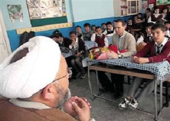 Seçmeli din derslerine imamlar girebilir
