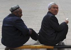 Uygurlara oruç yasağına tepki yağıyor