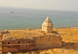 Van yaralarını sarmaya turizme yatırımla başladı