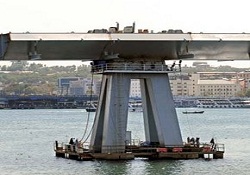 Haliç Metro Geçiş Köprüsü yükseliyor