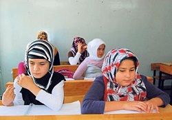 Gözleri görmüyor elleri İlahî Kelam'ı arıyor