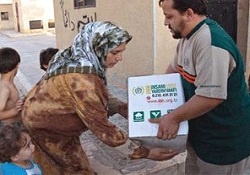 İHH, İdlib’te yardım dağıttı