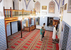 İstanbul'un tarihî camileri cemaatsiz kaldı