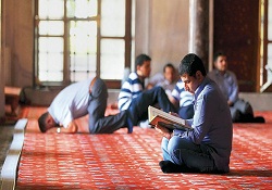 Kadir gecesini yakalamak için ciddi gayret gösterilmeli