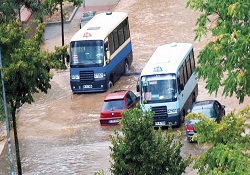 Yağmur, İstanbul'u göle çevirdi