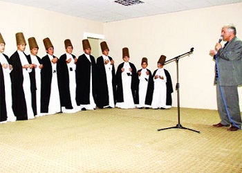 Kadir Gecesi'nde 4 dilde mevlid