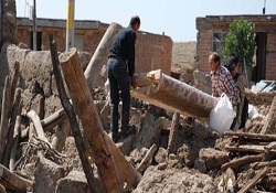 İran depremin yaralarını sarmaya çalışıyor