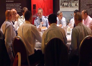 Hollanda ordusu askerlere iftar verdi