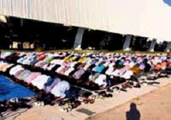Atina'da Müslümanlar yine açık havada namaz kılacak