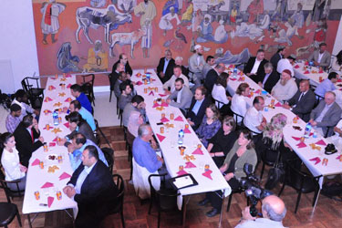 İsveç parlamentosunda iftar ve namaz