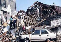 Kocaeli'nde orta hasarlı yapılar için ilk adım 13 yıl sonra atıldı