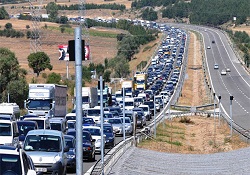 Bayram trafiği TEM'i felç etti