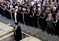 Tahran'da namazı Ayetullah Hamaney kıldırdı
