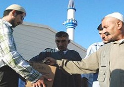 Çadır kentte hüzünlü bayramlaşma