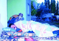 Deprem fırtınası sokağa döktü