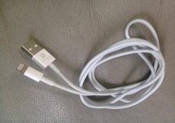 iPhone 5'in şarj kablosu da ortaya çıktı