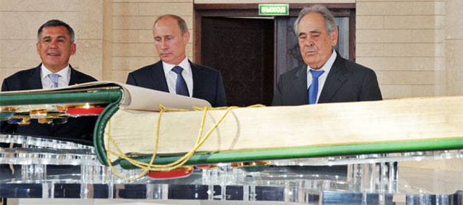 Putin en büyük Kur'an-ı Kerim'i ziyaret etti