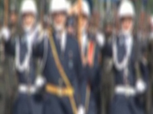 30 Ağustos kutlamalarında saygı duruşu tartışması